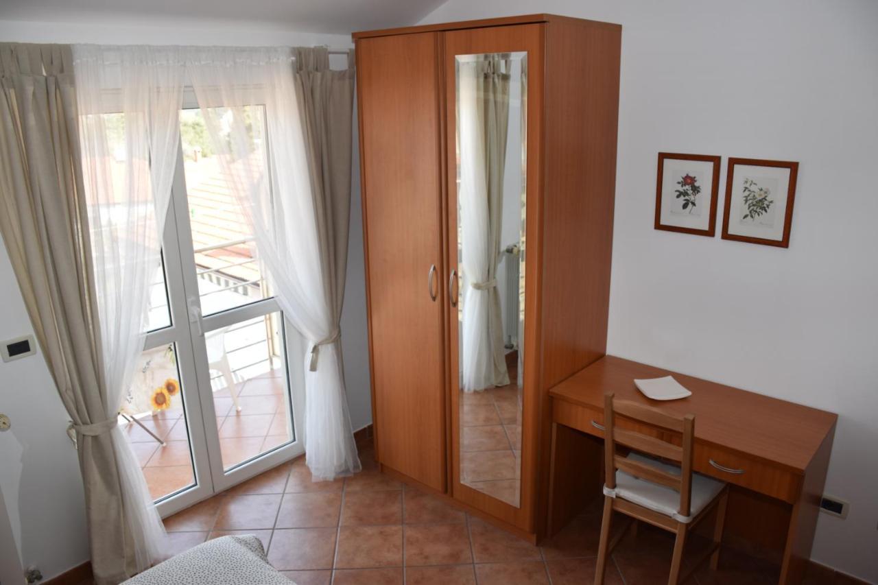 Rooms And Apartments Robert โรวีน ภายนอก รูปภาพ