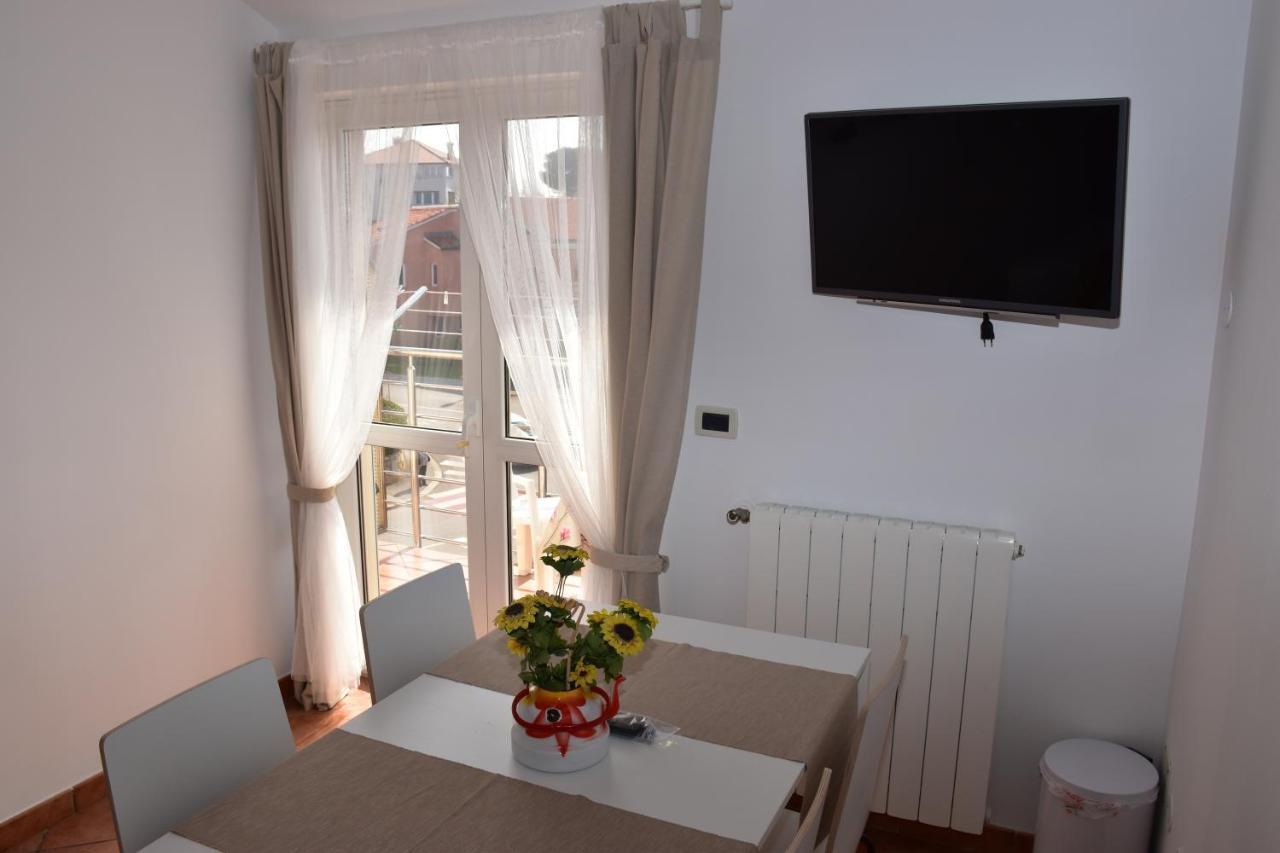 Rooms And Apartments Robert โรวีน ภายนอก รูปภาพ